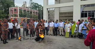 ভূমিকম্প ও অগ্নিকাণ্ডে রোগী উদ্ধারে নারায়ণগঞ্জ ৩০০ শয্যা হাসপাতালে ফায়ার সার্ভিসের মহড়া